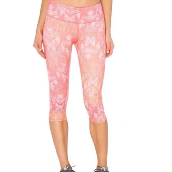ALO Yoga Pants - Alo Yoga Geometric Airbrush Capri in Guava Indio M